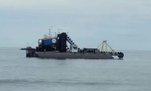 Warga Temukan Kapal Keruk (Panton) di Perairan Laut Tanjung Tiram Diduga Curi Pasir Kuarsa