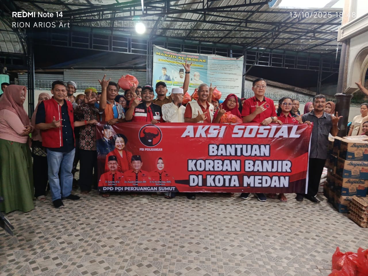 PDI Perjuangan Bantu Korban Banjir di Medan Labuhan
