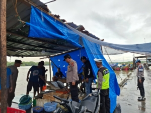 Belawan Laksanakan Patroli Jalan Kaki Antisipasi Tawuran Susulan di Bagan Deli