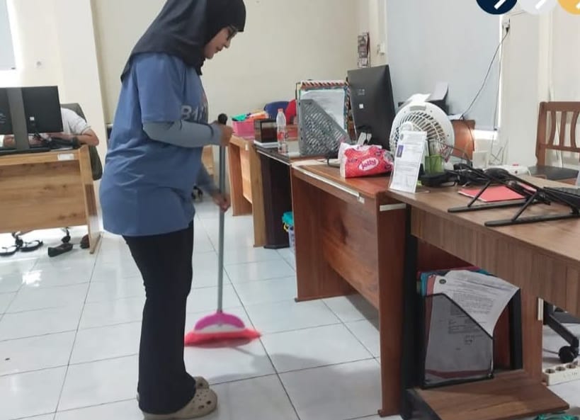 Pegawai Bapas Akan Fokus Pada Kebersihan Lingkungan Kantor Membuat Hawa Suasana Kerja Yang  Menyenangkan 