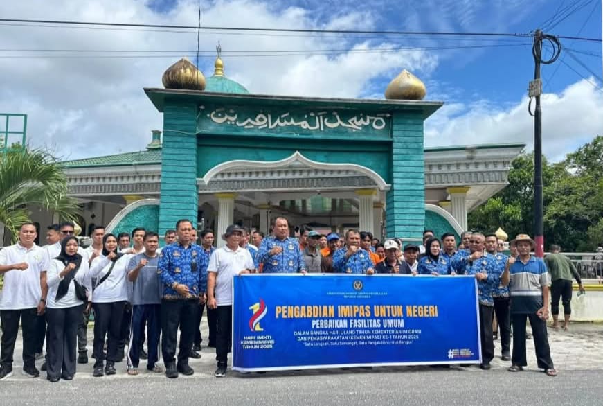 Bapas Palangka Raya Dalam Rangka Memperingati Hari Bakti Kementrian Imigrasi Aksi Kebersihan Lingkungan Mesjid AL Musafirin 
