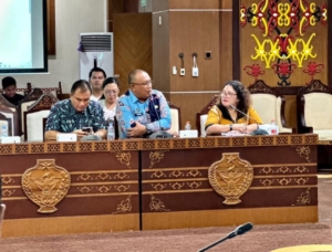 Menghadiri Rapat Persiapan Natal Tingkat Provinsi  Tahun 2025 Di Aula Kantor Gubernur Kalimantan 