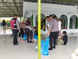 Polres Pelabuhan Belawan Salurkan Makanan Siap Saji kepada Warga Pengungsi di Mesjid Al Hijrah