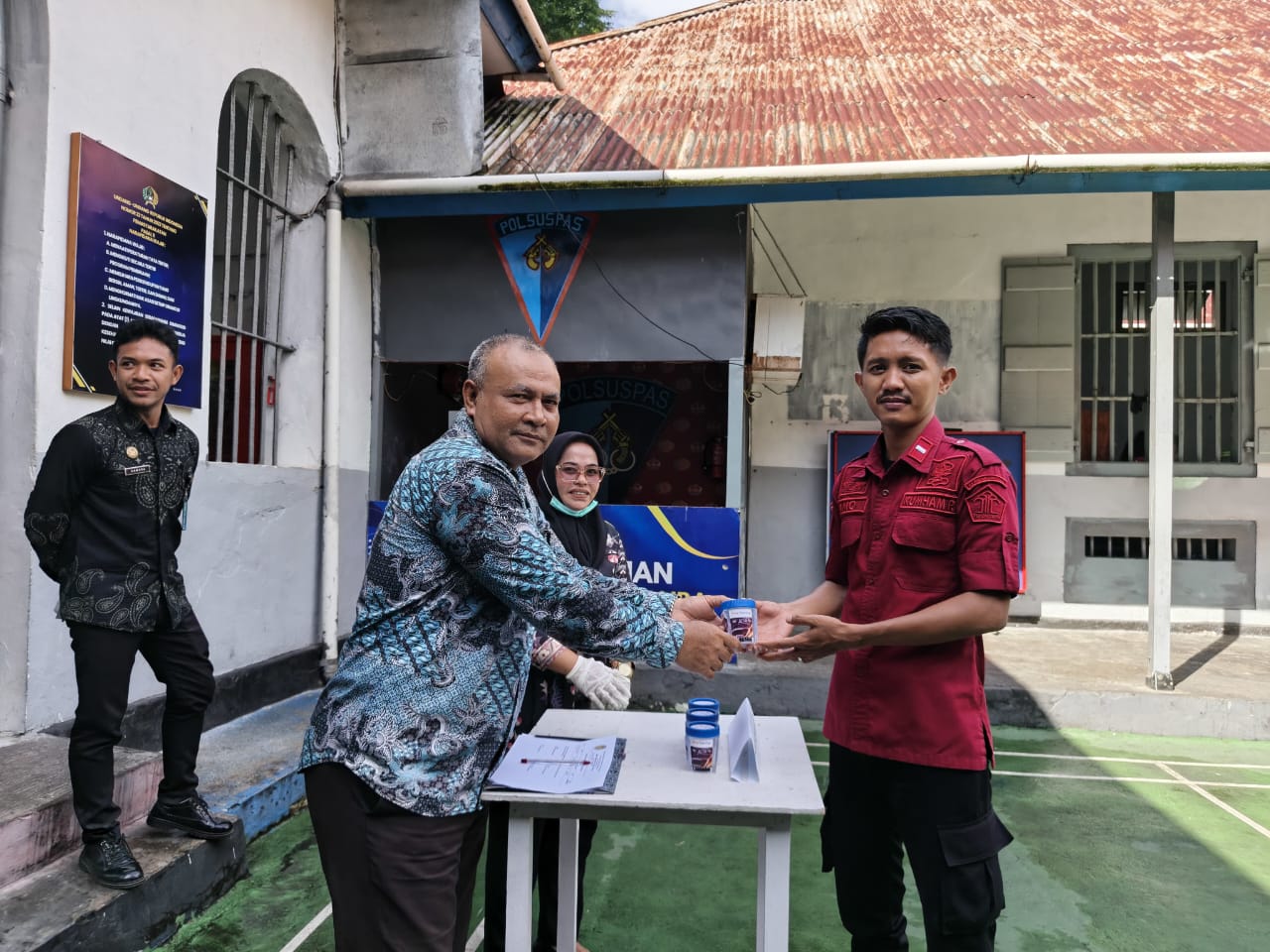 Antisipasi Penyalahgunaan Narkoba, Warga Binaan dan Petugas Lapas Bandanaira Jalani Tes Urine Mendadak