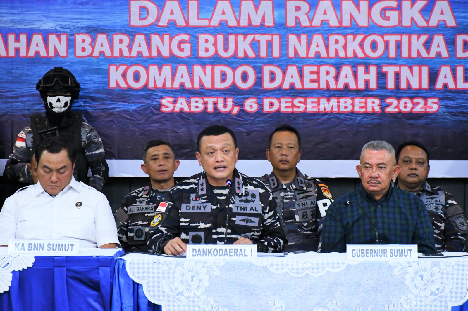 KODAERAL I MUSNAHKAN 41,7 KG KETAMINE, TEGASKAN KOMITMEN TNI AL AMANKAN LAUT INDONESIA.