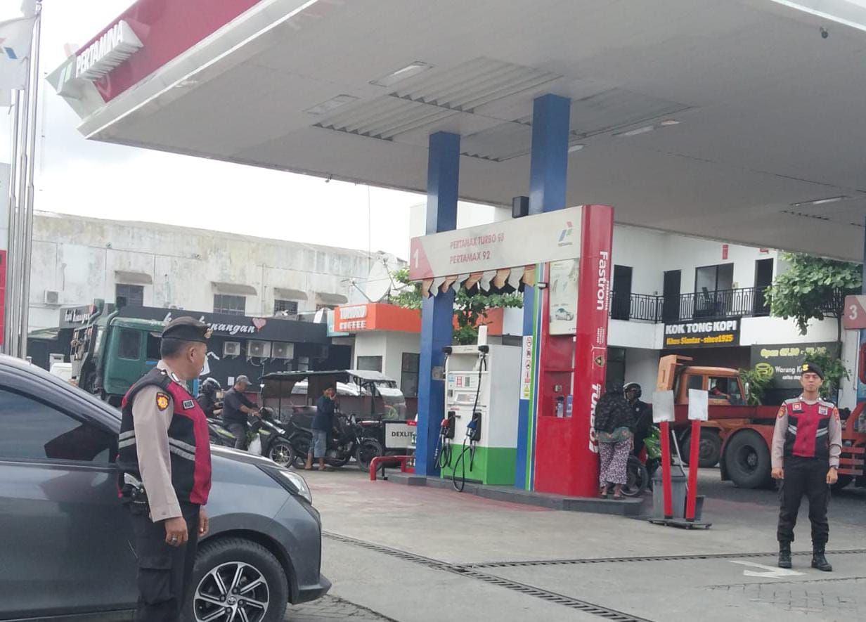 Sat Samapta Polres Pelabuhan Belawan Gelar Patroli Antisipasi Gangguan Kamtibmas dan Kemacetan di SPBU