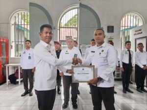 Lapas Bandanaira Beri Penghargaan Pegawai Teladan Periode November 2025  ‎