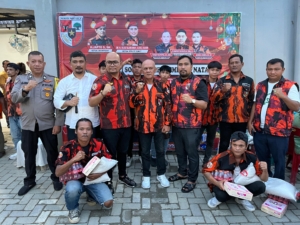 Jelang Nataru Ganda Simbolon  Ketua PAC PP Kecamatan Medan Labuhan Adakan Bhakti Sosial Kepada Masyarakat