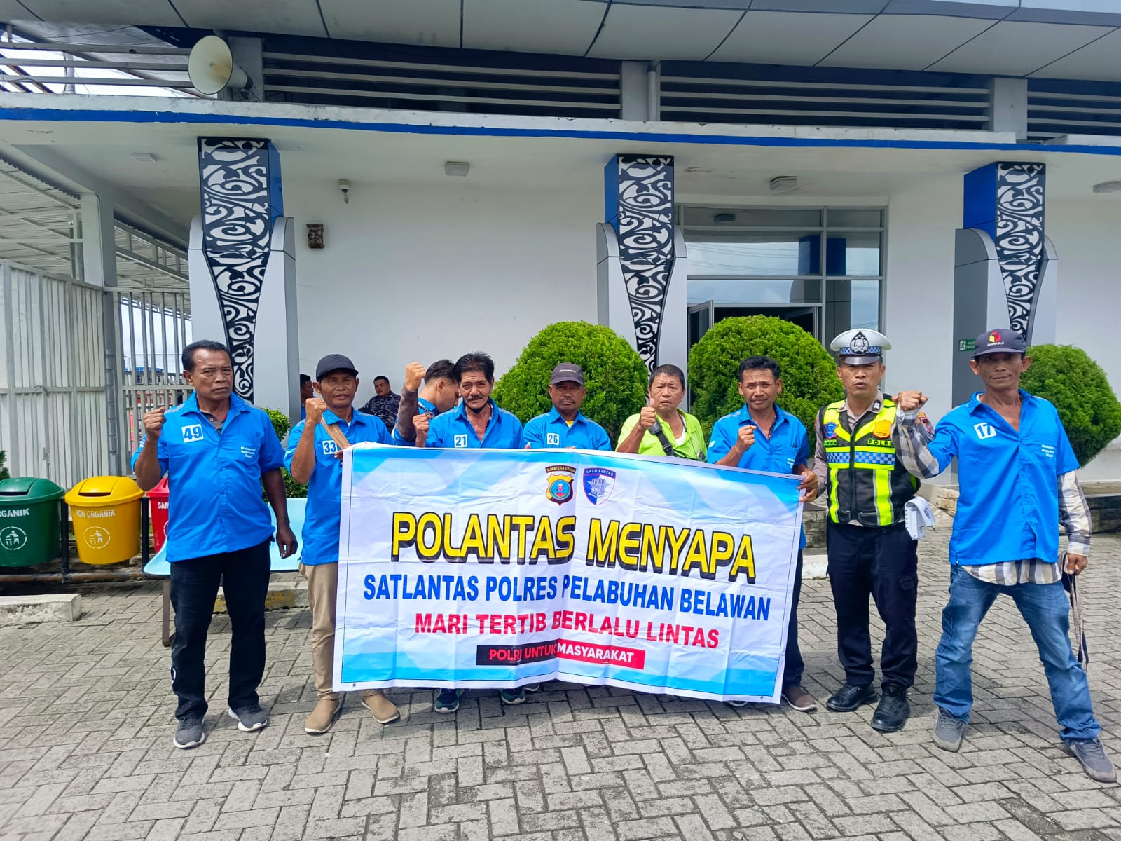 Sat Lantas Polres Pelabuhan Belawan Berikan Penyuluhan Kamseltibcarlantas kepada Porter di Dermaga Bandar Deli