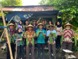 Semakin Produktif, Lapas Bandanaira Panen 60 Ikat Kacang Panjang Hasil Pembinaan Warga Binaan