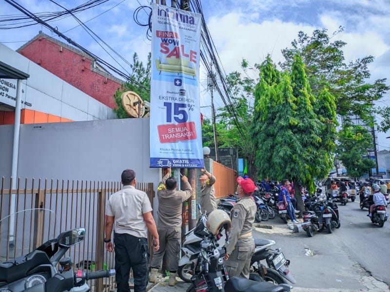 Menjelang Natal Dan Tahun Baru Satpol PP Tertibkan Baligo, Spanduk Yang Tidak Sesuai Dengan Ketentuan Perda 