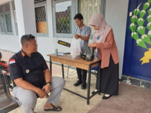 Pastikan Layanan Humanis, Kalapas Tual Pantau Langsung Kunjungan Natal Hari Kedua
