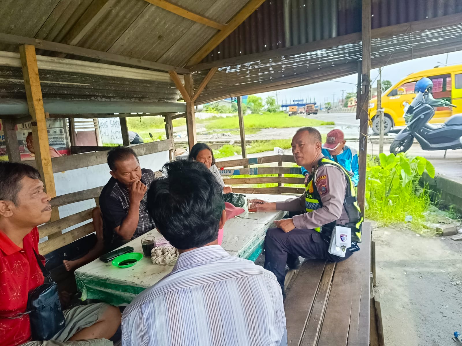 Sat Lantas Polres Pelabuhan Belawan Gelar Penyuluhan Kamseltibcarlantas kepada Warga Bagan Deli