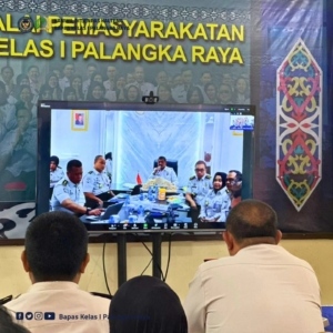 Segenap Jajaran Pemasyarakatan Kelas I Palangka  Mengikuti Kegiatan Diskusi Dan koordinasi Pelaksanaan Kerja Sosial Dan Pidana Secara Virtual Melalui Zoom Meeting 
