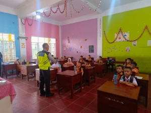 Sat Lantas Polres Pelabuhan Belawan Laksanakan Program Polisi Sahabat Anak di SD Sinar Husni