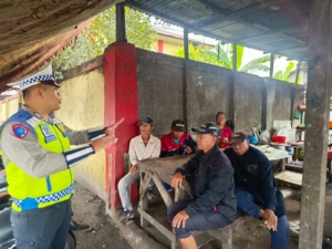 Sat Lantas Polres Pelabuhan Belawan Gelar Penyuluhan Kamseltibcar Lantas di Simpang Bagan Deli