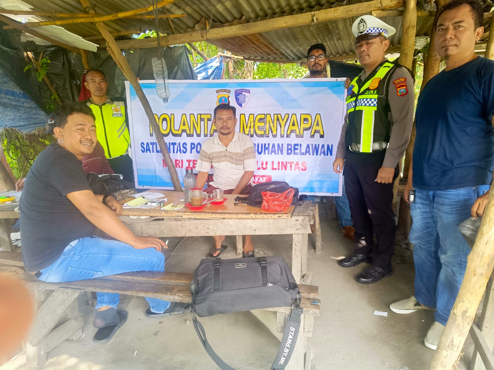 Sat Lantas Polres Pelabuhan Belawan Laksanakan Program Polantas Menyapa di Bagan Deli