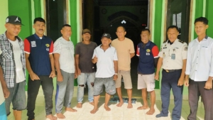 Sambut Ramadan, Narapidana Asimilasi Lapas Wahai Berbaur dengan Masyarakat Mengecat Masjid