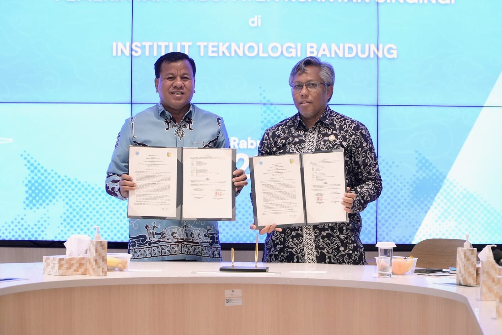 Lulusan ITB: Persaingan Bekerja di Perusahaan Industri, Bupati Kuansing Targetkan Warga S1,S2 dan S3, Ini Malah Dituding