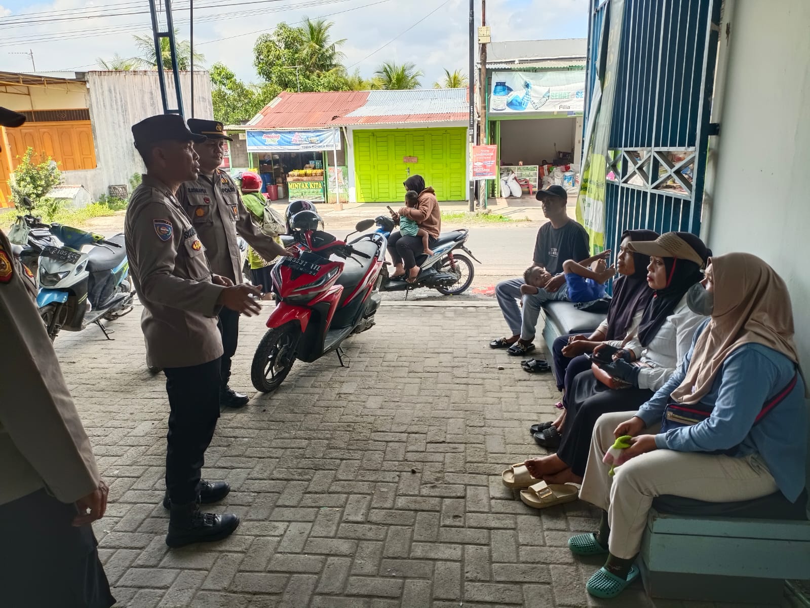 Polsek Hamparan Perak Laksanakan Patroli dan Himbauan Kamtibmas kepada Warga