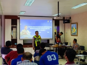 Luar Biasa Sat Lantas Polres Pelabuhan Belawan Sosialisasikan Keselamatan Berlalu Lintas kepada Karyawan PT. Leong Hup Jayaindo 