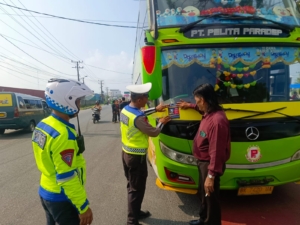 Ops Keselamatan Toba 2026, Sat Lantas Polres Pelabuhan Belawan Sosialisasikan Kamseltibcar Lantas kepada Calon Penumpang Kapal Kelud