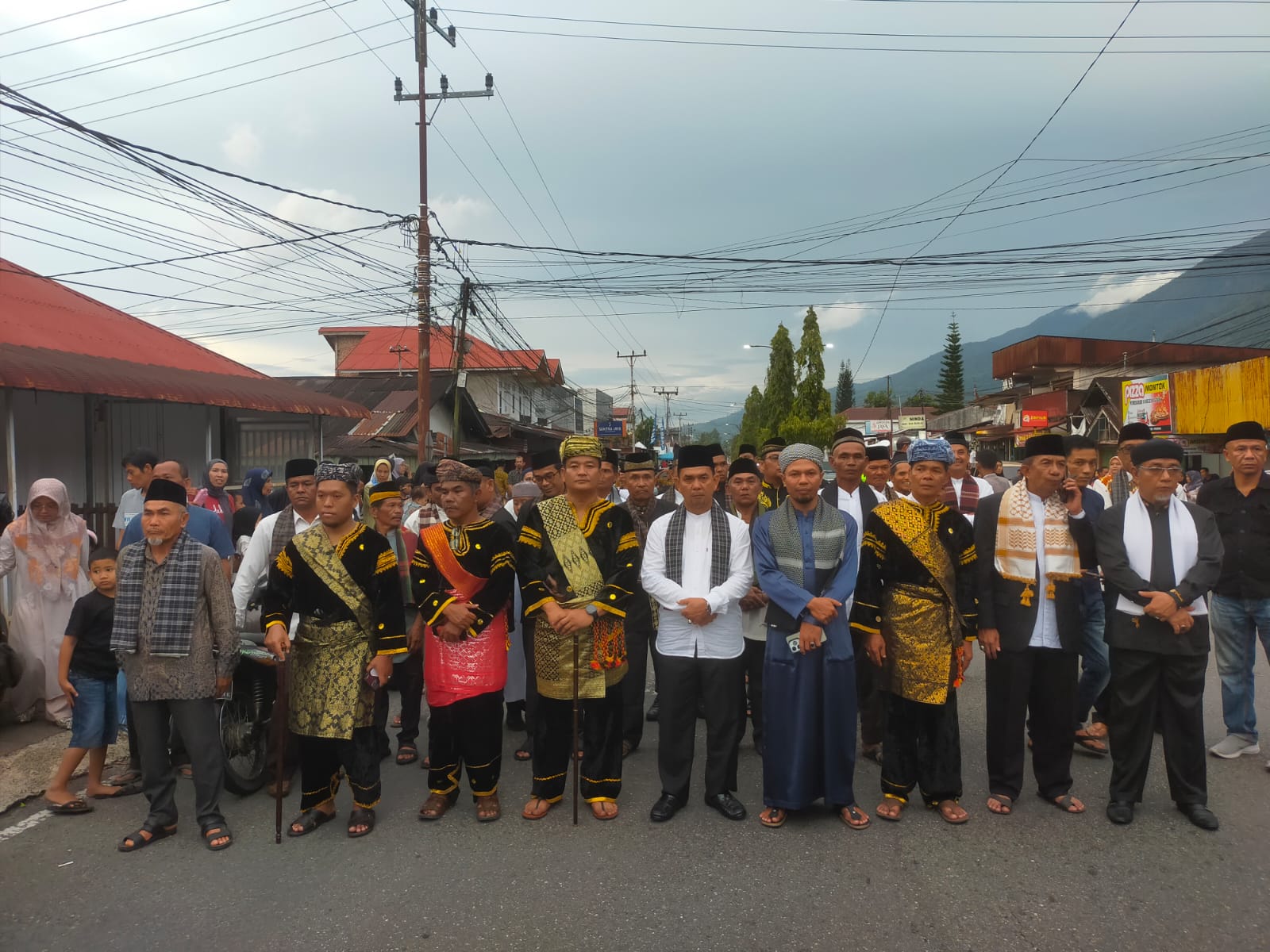 Menyambut datangnya bulan suci Ramadan 1447 Hijriah, Kaum Datuk Majo Indo Pucuak Bulek Urek Tunggang Pauah Ujung Tanjung bersama Kaum Datuk Madjo Batuah kembali melaksanakan tradisi Balimau sebagai bentuk pelestarian adat sekaligus ungkapan rasa syukur kepada Allah SWT.