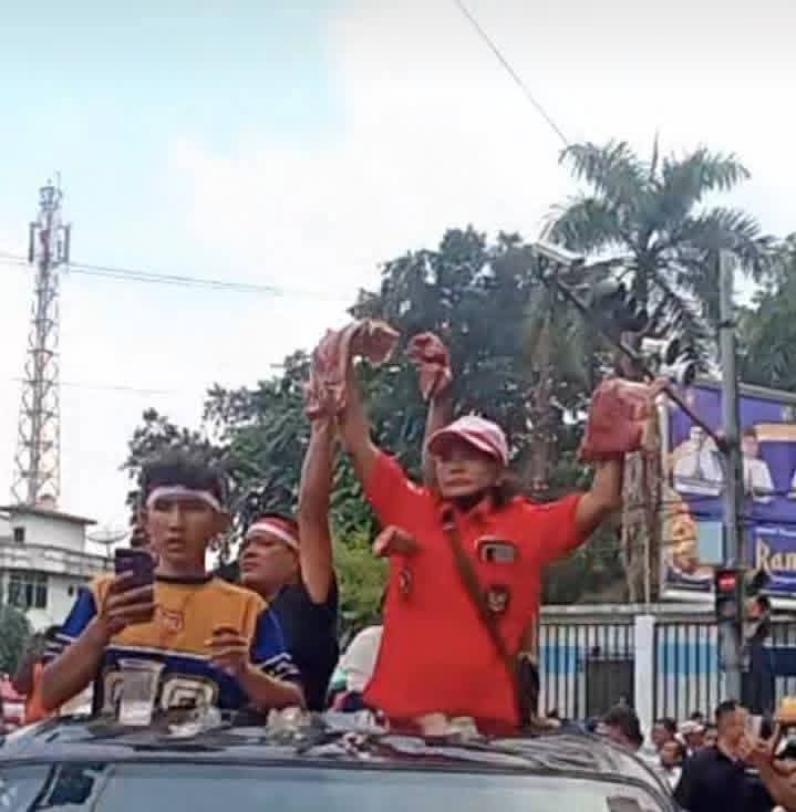 Ribuan Penikmat dan Pedagang Babi Melakukan Aksi Demo ke Kantor Wali kota Medan