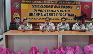 Bentuk Komitmen Dalam Memberikan Pelayanan Dan Pembinaan yang Optimal Rutan Kelas I Labuhan Deli berikan Baju kepada  Tamping dan Matras kepada Warga Binaan