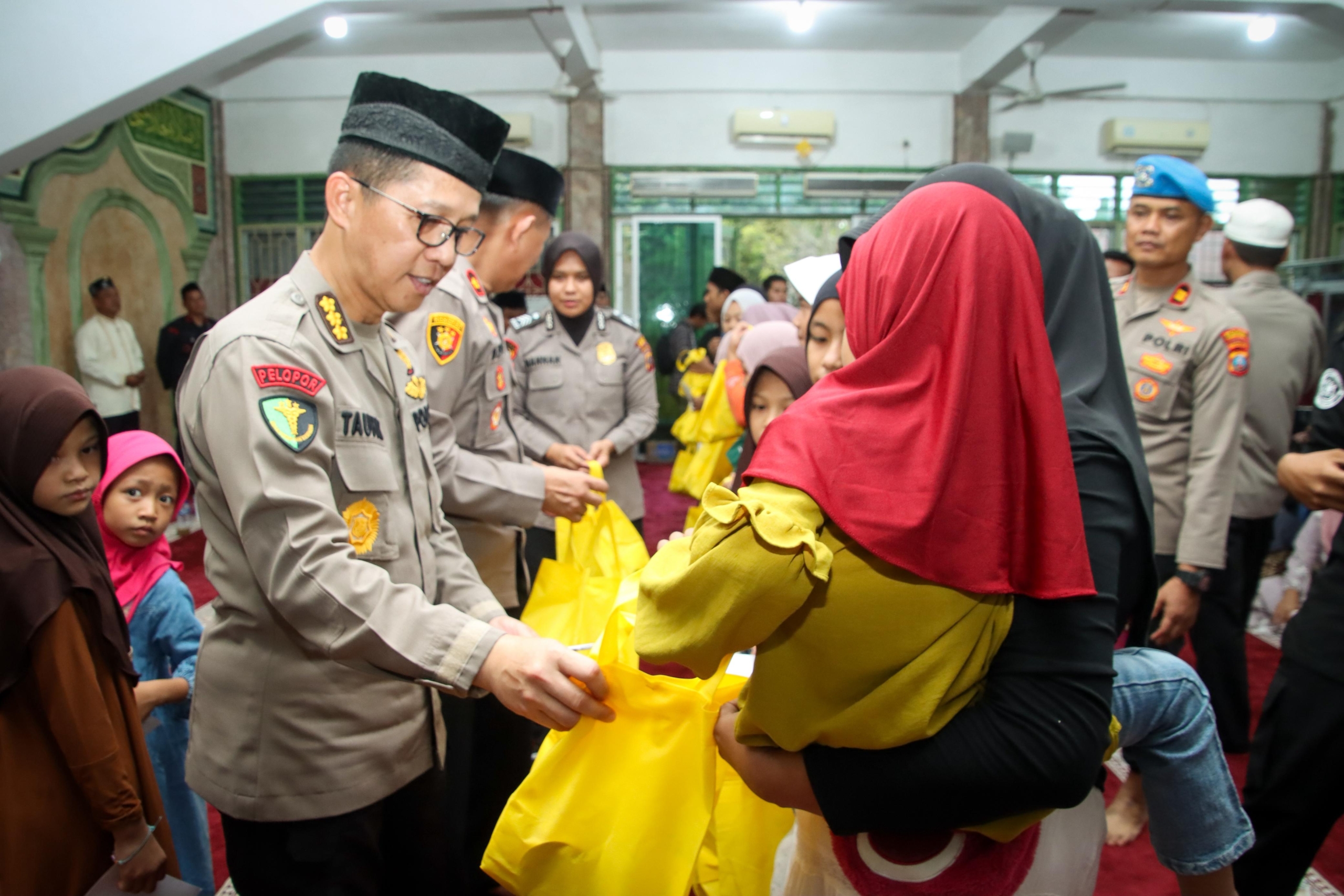 Safari Ramadhan Polda Sumut dan Polres Pelabuhan Belawan di Masjid Al-Muttaqin, Pererat Silaturahmi dan Sampaikan Pesan Kamtibmas