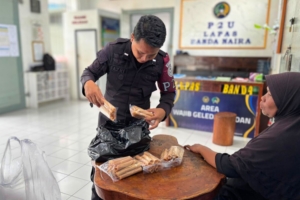 Cegah Barang Terlarang, Lapas Bandanaira Perketat Pemeriksaan Pengunjung