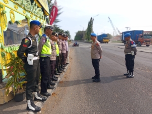 Kasi Propam Polres Pelabuhan Belawan Cek Kedisiplinan Personel Pos PAM dan Pos Terpadu Arus Balik Lebaran