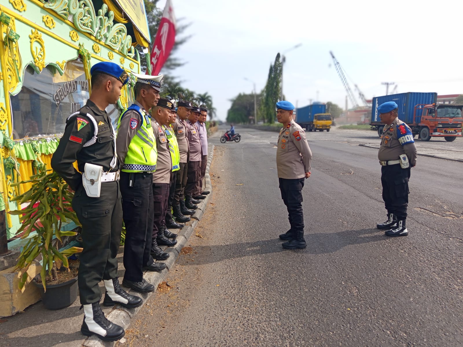 Kasi Propam Polres Pelabuhan Belawan Cek Kedisiplinan Personel Pos PAM dan Pos Terpadu Arus Balik Lebaran
