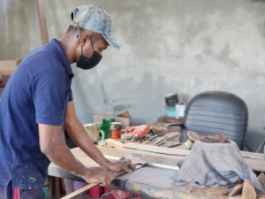 Lapas Tual Optimalkan Pembinaan Kemandirian Melalui Produksi Ikat Pinggang Kayu Eboni
