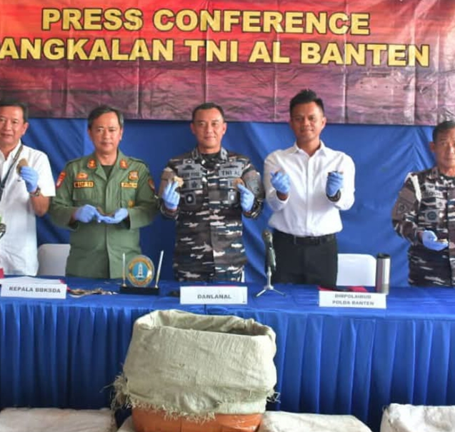 TNI AL Lanal Banten Berasil Menggagalkan Upaya Penyeludupan 780 Kilogram Sisik Trenggiling Yang Di Bawa Kapal Berbendera Vietnam