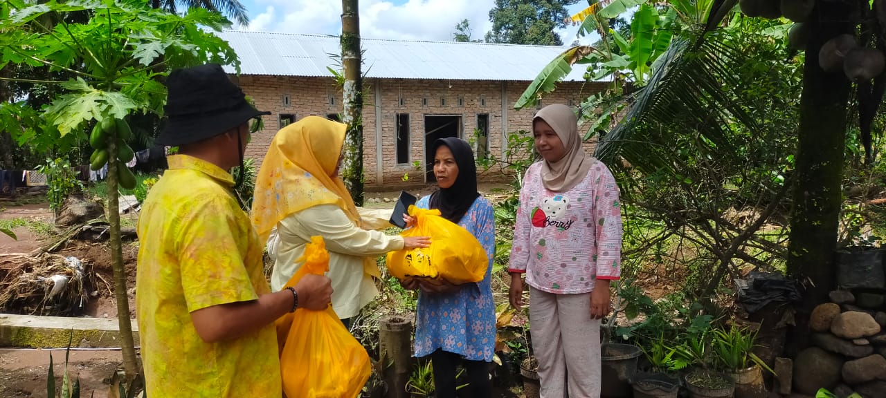 Banjir di kec. Simpati, DPD Golkar Pasaman Bergerak Cepat Salurkan Bantuan untuk Warga Terdampak