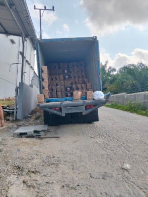 Diduga Langgar AMDAL, Jarak Bangunan, dan Gunakan Badan Jalan Desa untuk Bongkar Muat, Gudang Mahakam Supermarket Pertanian Pasir Putih Disorot