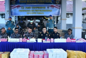 Cerdik! Modus Bawa Bahan Makanan Digagalkan, TNI AL Amankan 1.832 Kosmetik Ilegal dari Malaysia