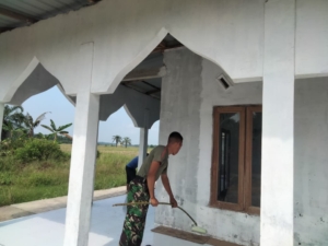 Rehab Mushola di Pasar Rawa,TNI Tingkatkan Kenyamanan Warga Beribadah