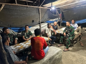 Komsos Bersama Warga ,Satgas TMMD 128 Gebang Tingkatkan Binter,dan Silaturahmi
