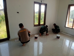 Tingkatkan Kualitas Sarana Ibadah Warga Desa Pasar Rawa,Satgas TMMD Renovasi Mushola