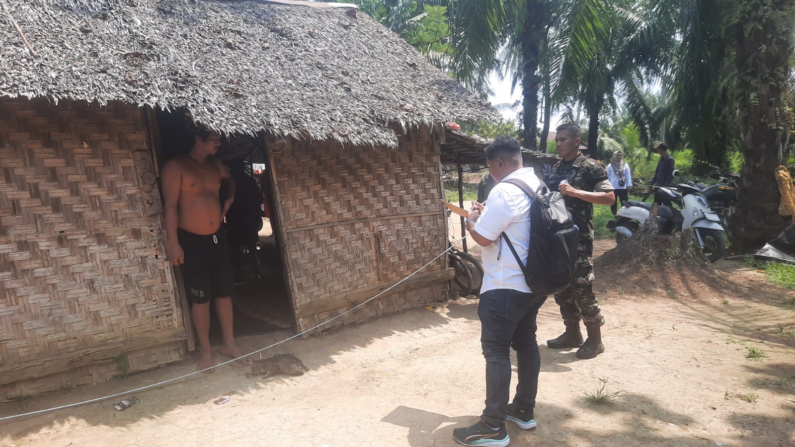 Dari Gubuk Reot Lapuk,Berdiri Dengan Kayu Usang,TNI Datang Keluarga Pak Miswandi Jadi Nyaman