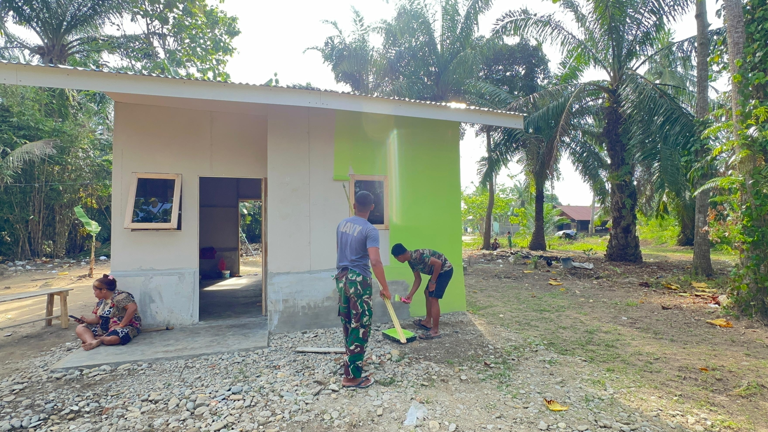 Dinding Makin Kokoh,Prajurit Mulai Percantik Rehab RTLH Pak Miswandi