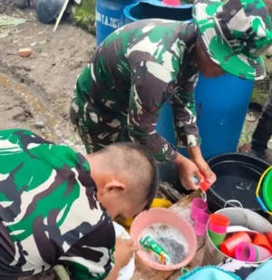 Berbaur Bersama Keluarga Asuh,Strategi Satgas Mendekatkan Diri Dengan Warga