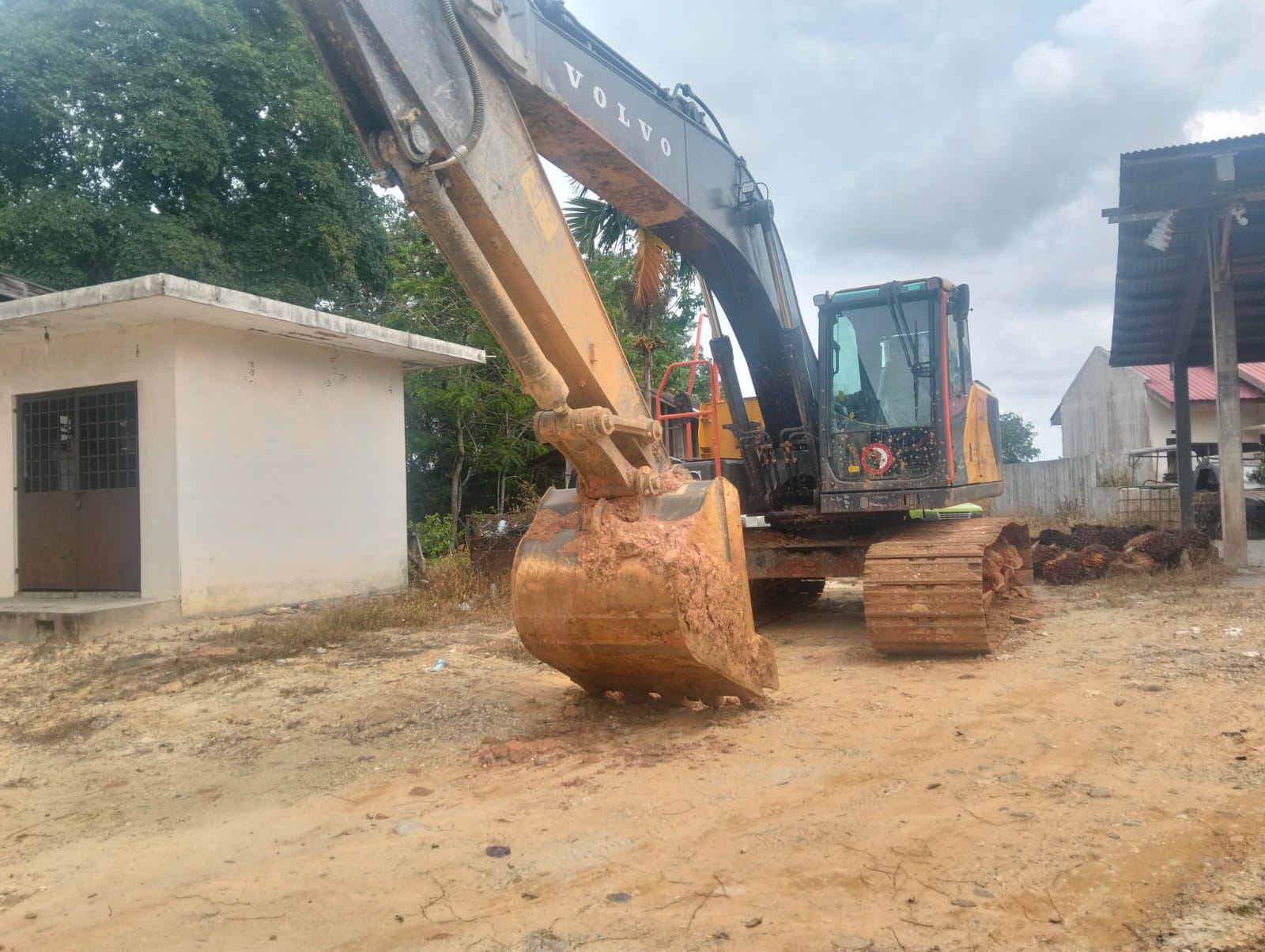 Kasus Excavator Volvo Sitaan Masuk Tahap Dua, Kejari Kuansing: Tunggu Putusan Hakim, Bisa Dikembalikan atau Dilelang Negara