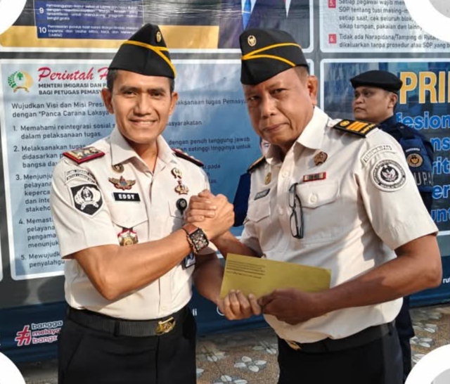 Pimpinan Seluruh Staf  Rutan Kelas I labuhan Deli Memberikan Apresiasi Atas Kenaikan Pangkat Sejumlah Pegawai  