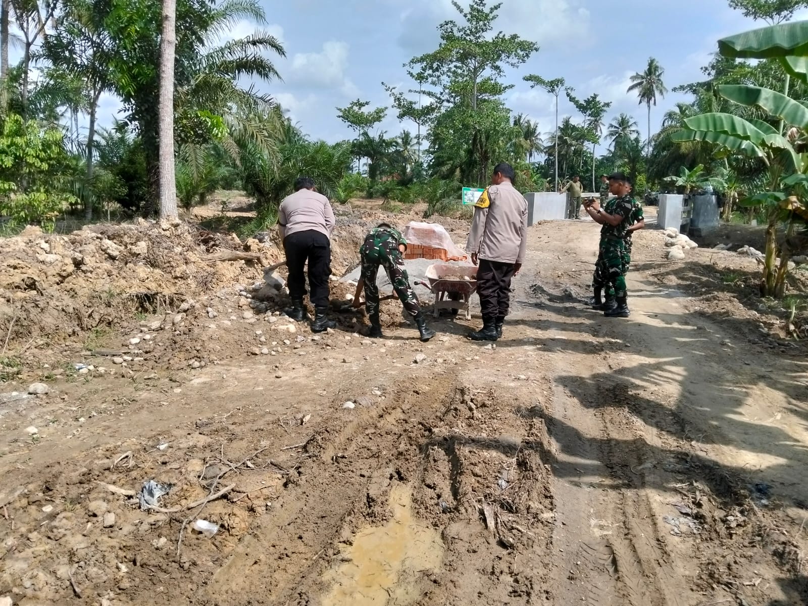 Peningkatan Jalan dan Jembatan Menjadi Harapan Warga Desa Pasar Rawa Membuka Lembaran Baru dan Rezeki Baru