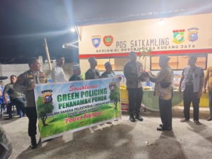 Turun Langsung di Malam Hari, Kapolres Kampar Kunjungi Pos Satkamling Perumahan Ginting: Serahkan Bantuan dan Bibit Pohon Wujudkan Polisi Hijau   