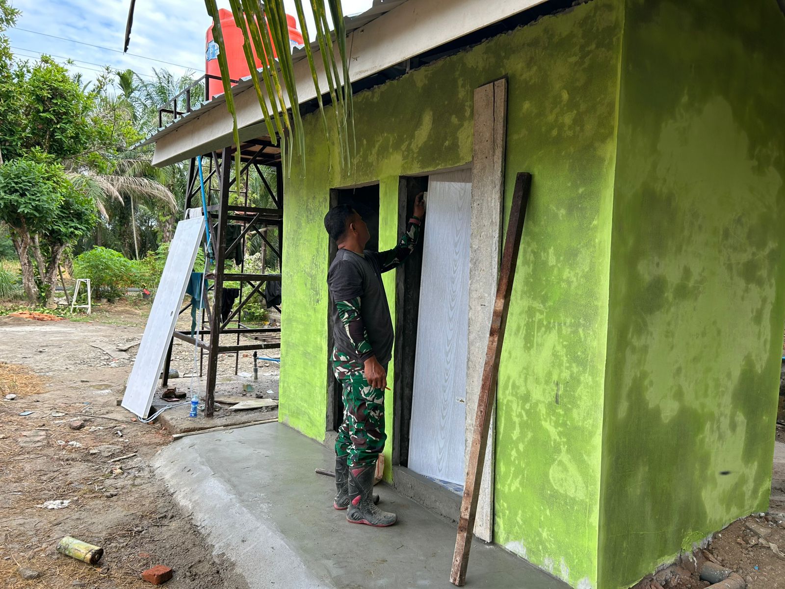 TMMD 128 Gebang Bangun MCK dan Sumur Bor: Dari Sanitasi Layak, Harapan Baru Warga Pasar Rawa Tumbuh