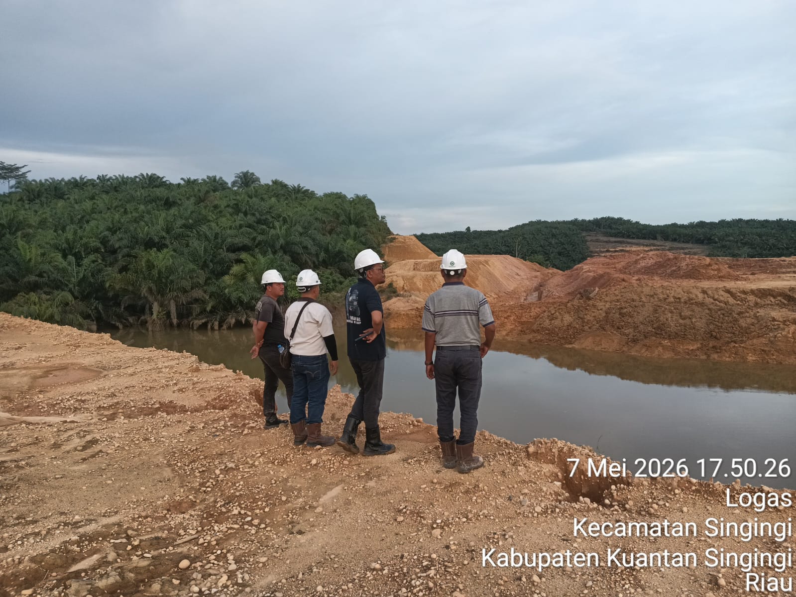 Foto Bukti: PT PCS Bangun “BOM LIMBAH” Di Atas Kepala Warga, Kadis DLH Kuansing Diduga Bungkam dan Buta AMDAL.!